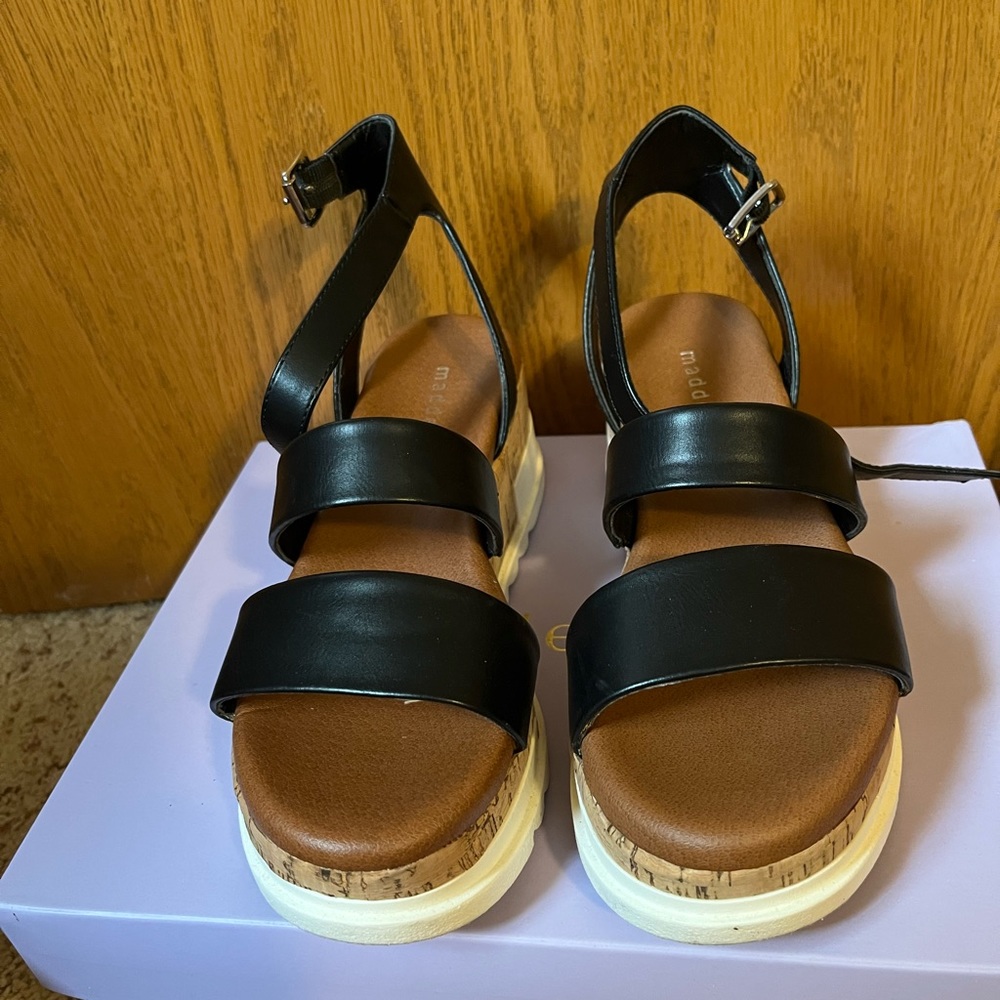 EUC Steve Madden platform sandals